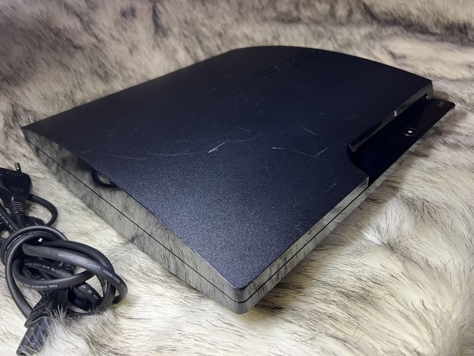 PlayStation 3 + 2 controllere + FIFA 11 – stare bună