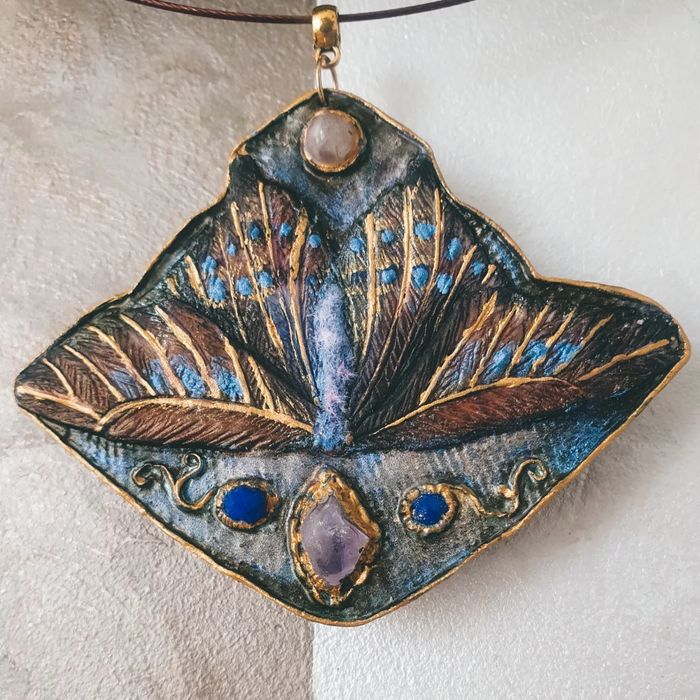 Кулон из полимерной глины с натуральными камнями