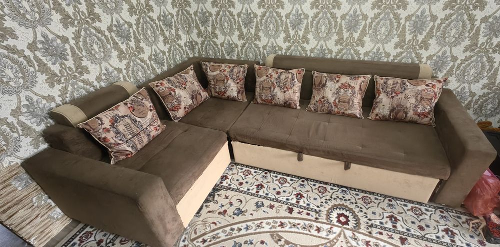 Продаётся диван угловой.