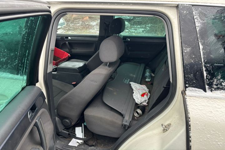 Perna aer spate dreapta Volkswagen VW Touareg generatia 1 7L (facelif