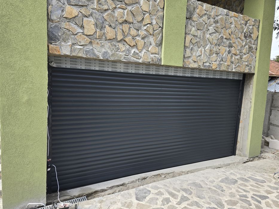 Usi de garaj rulou ,aluminiu