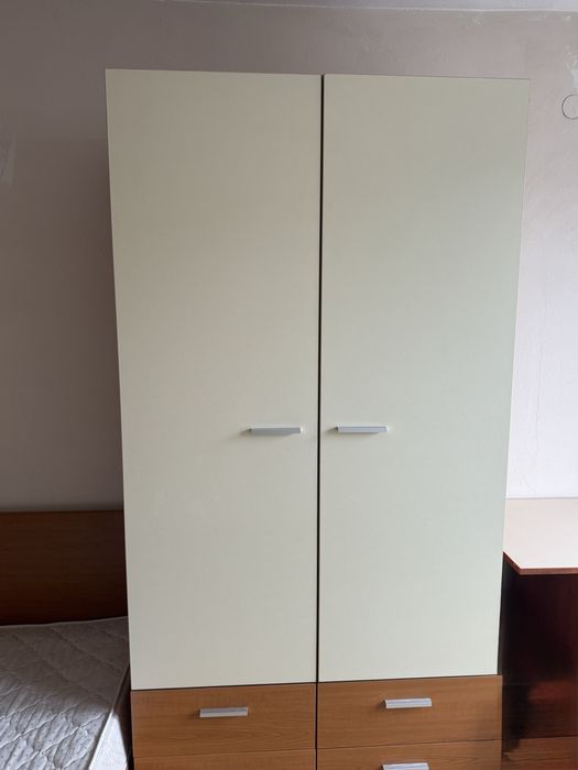 Продавам легло 120/190, гардероб, ракла