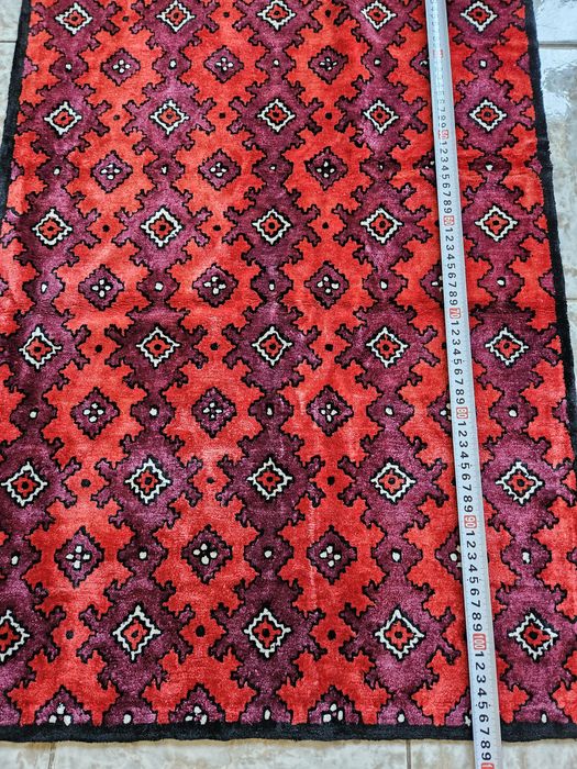 Килимчета за под и стена с размери 110/70 см. Чисто нови! Автентични!