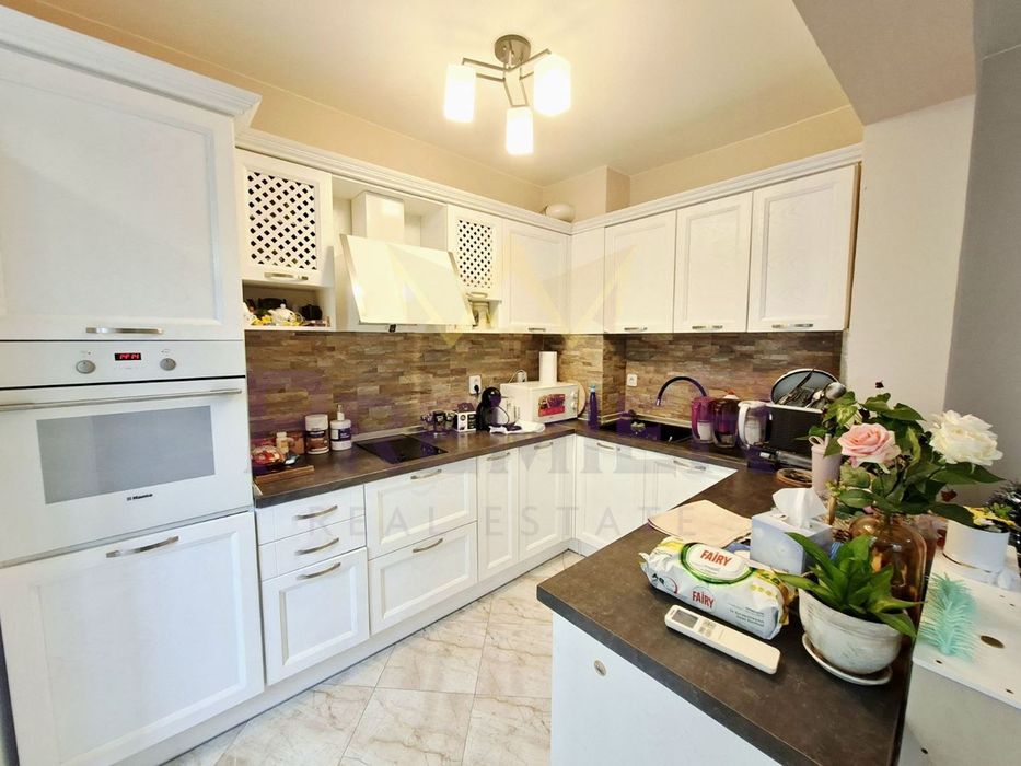 Продава се Тристаен апартамент в Варна, Цветен квартал - 113 кв.м за 1354 €/кв.м - Снимка #2