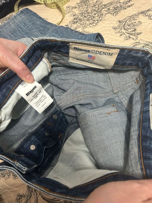 Blauer Denim pantaloni .