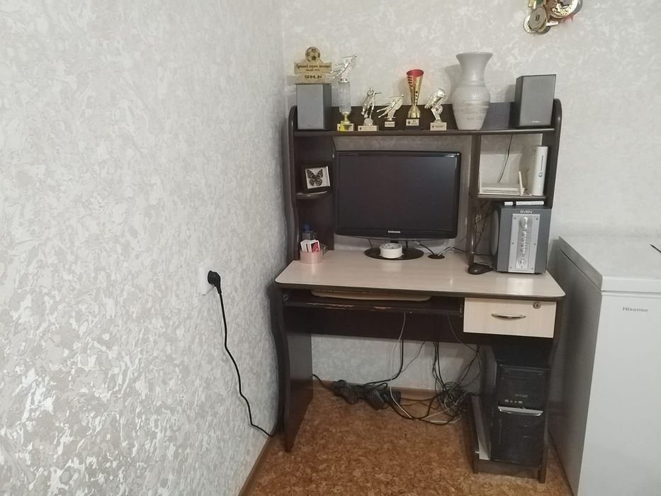 Продам стол компьютерный. Б/у за 8000 торг