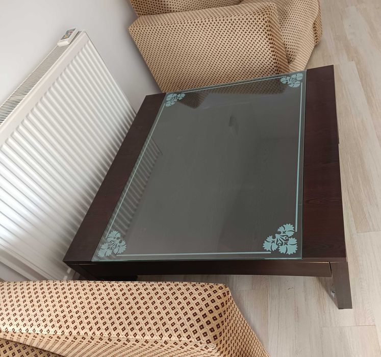 Set hol living 2Fotolii comode textil si masa pal cu sticla stare buna