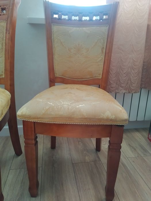 Стулья золотистый