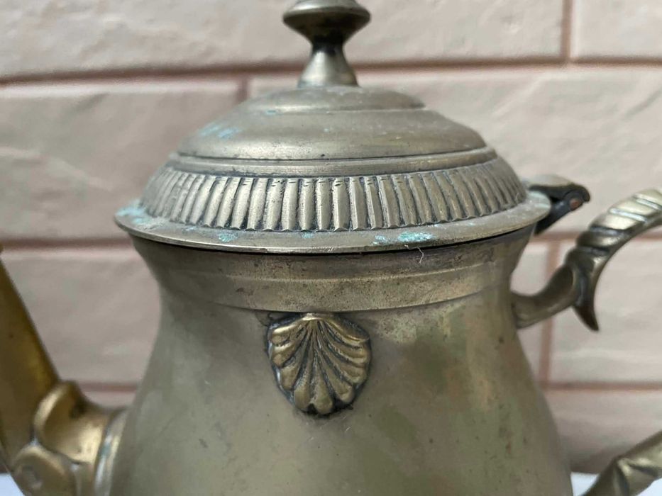 Красив месингов чайник от Англия, масивен и здрав