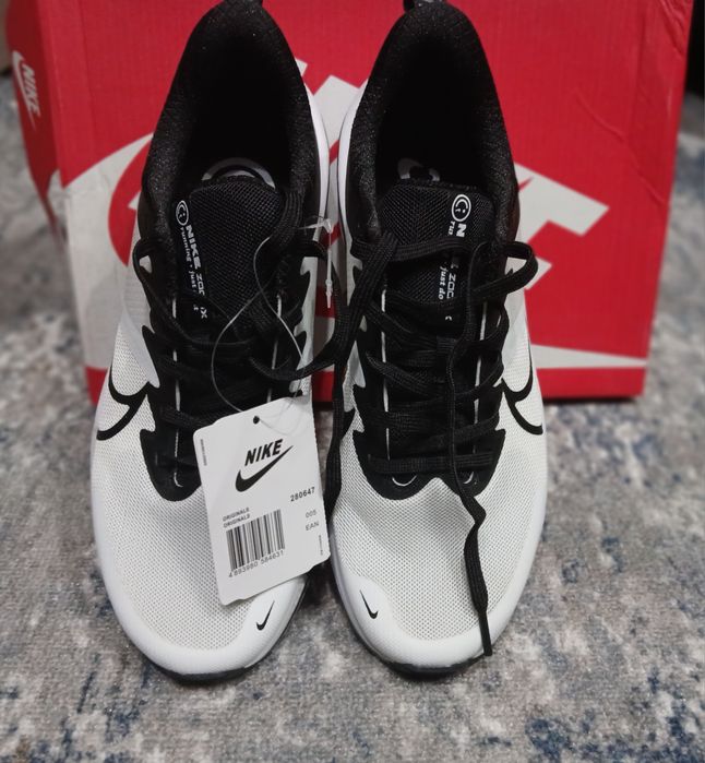 Продам кроссовки NIKE