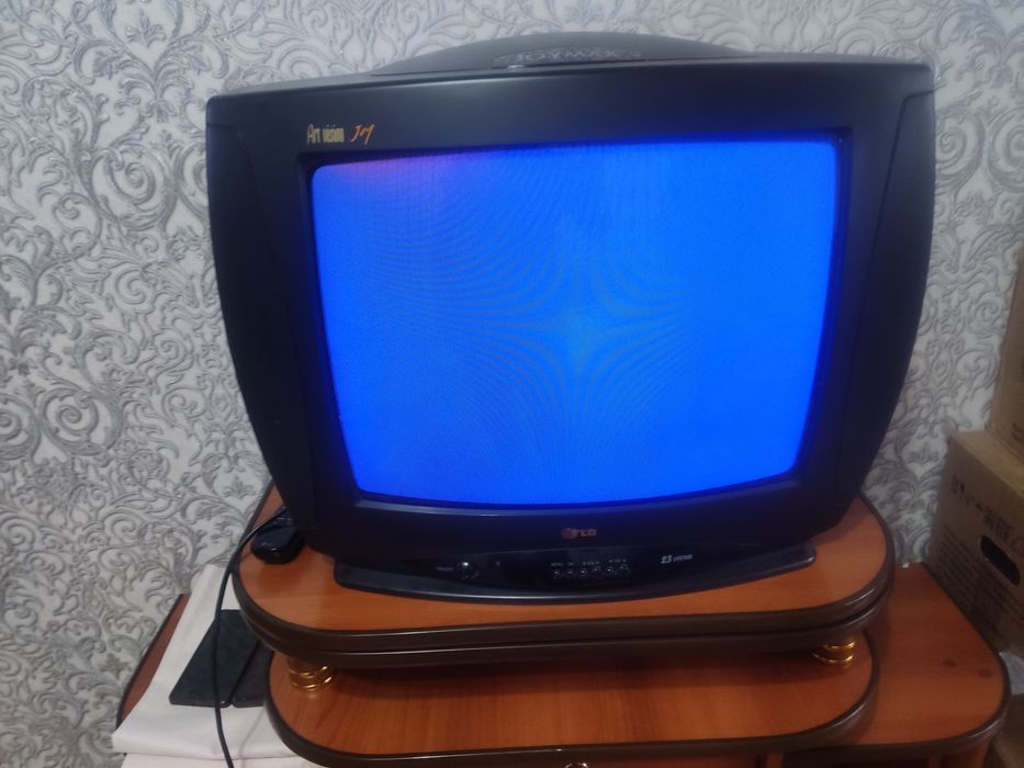 продам телевизор с подставкой