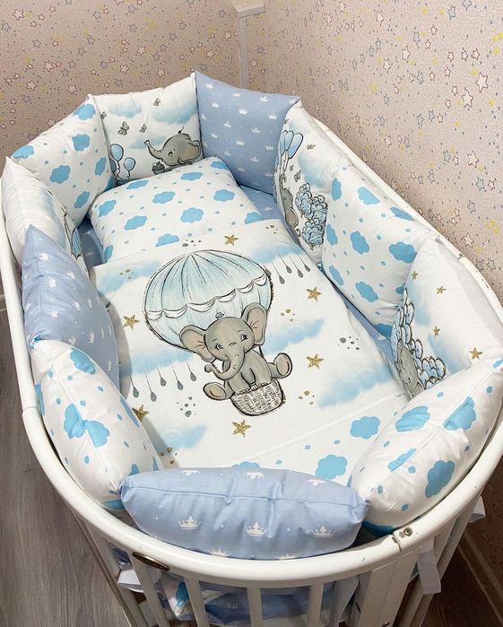 Шью Постельное белье и бортики на кроватку.