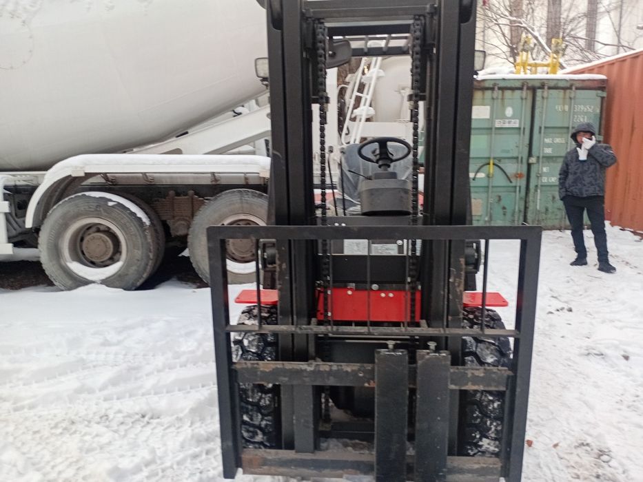 Вилочный погрузчик 2025г