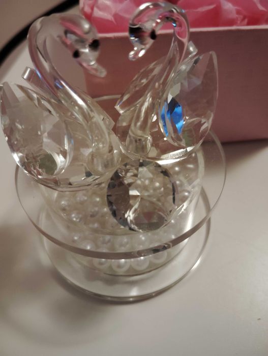 Стъклени лебеди с перли