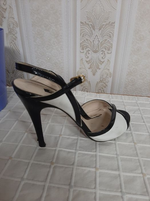 Продам туфли босоножки