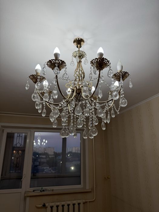 Продам люстру хрустальную