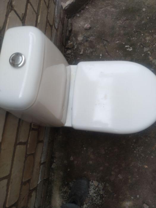 Отдам б/у унитаз