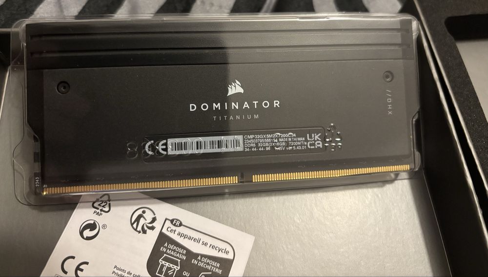 Corsair Dominator Titanium DDR5 7200MT/s 32 Gb (16x2)