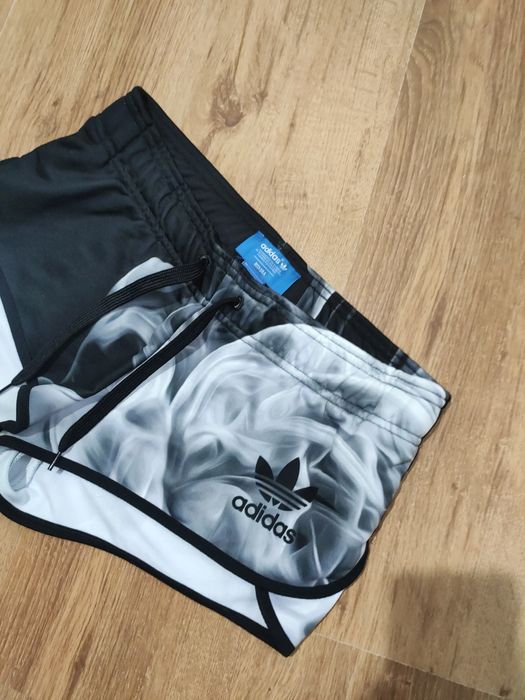 Pantaloni scurți de damă Adidas x Rita Ora mărimea S