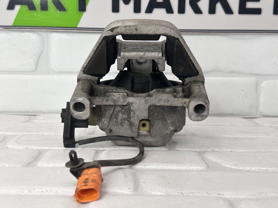 Ляв тампон двигател AUDI A6 A7 4G CRT 272 218 4G0199381LE