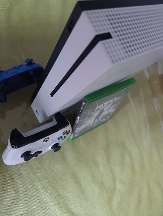 Продам Xbox One S, 1терабайт