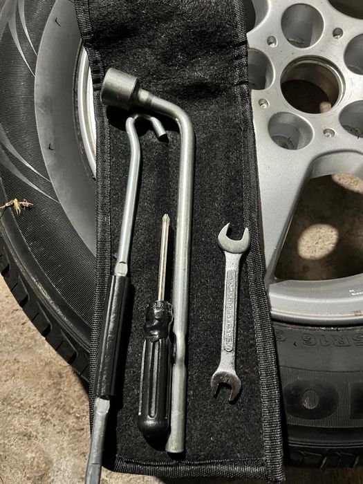 Резервна алуминиева джанта Hunday Tukson 16 цола+Инструменти