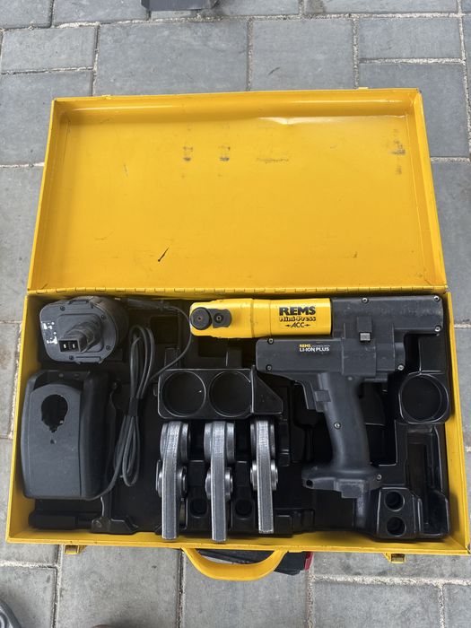 Vind REMS MiniPress 14,4V de 3Ah completa la cutie cu bac Th16,20,26