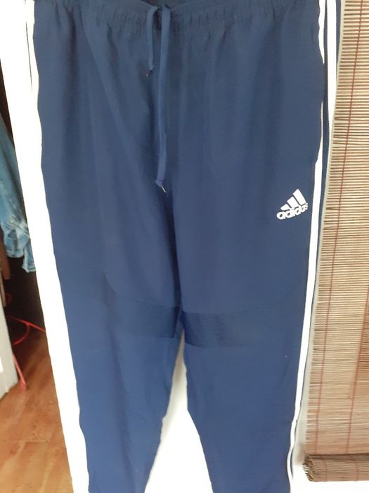 Vînd pantaloni trening mai multe firme originali