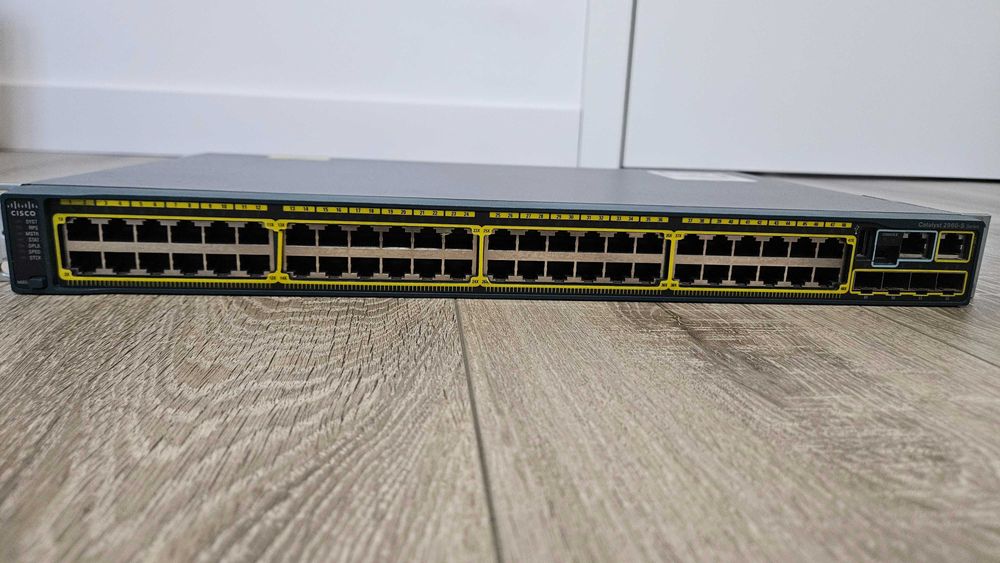 Switch gigabit Cisco Catalyst 2960 S 48 porturi
