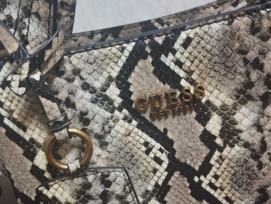 Продам сумку Guess . Оригинал