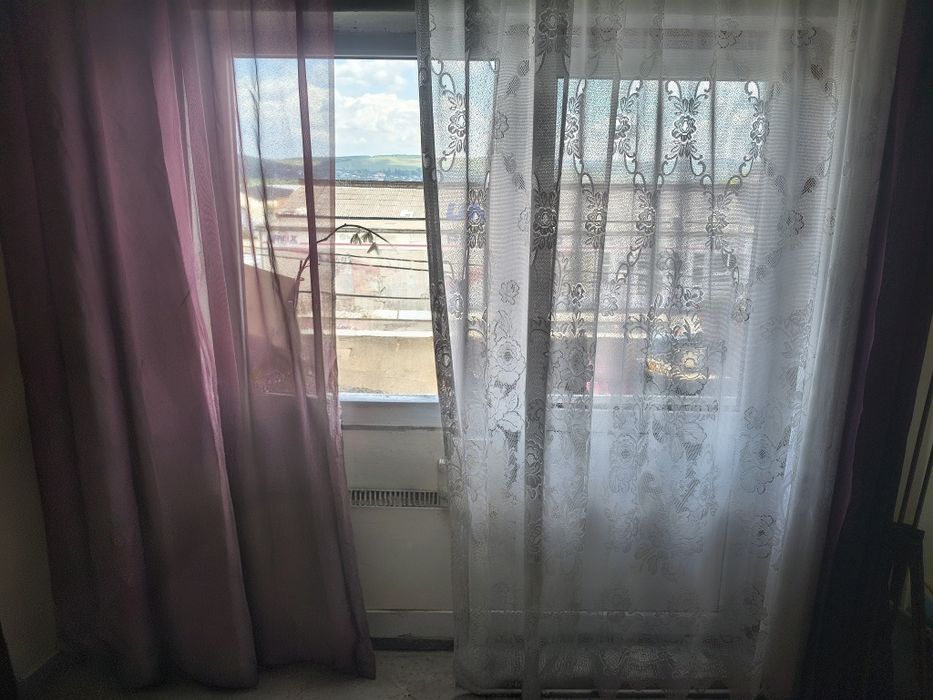 Garsoniera 24mp. cu balcon, centrala, baie, hol si bucatarie