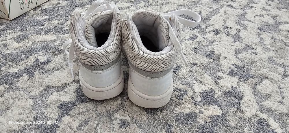 Vand adisasi, ghete Adidas marime 28 - 30