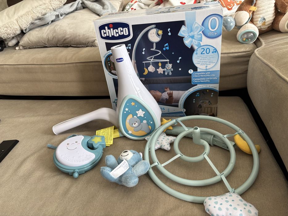 Нова Музикална въртележка за легло next to me Chicco