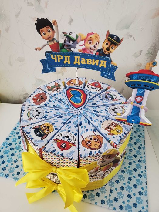 Картонена торта и банер