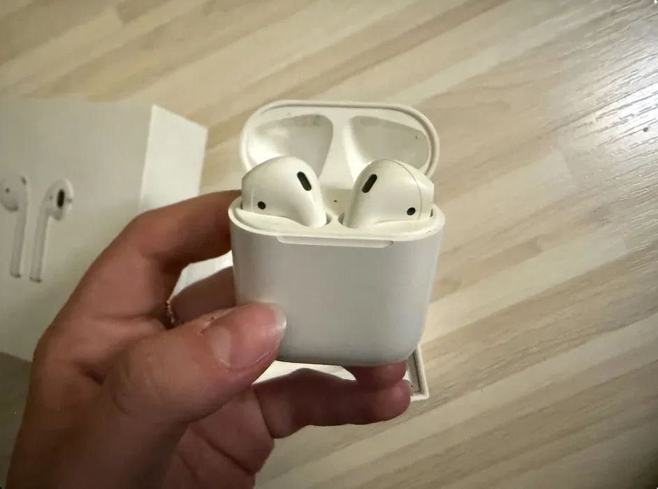 Apple AirPods 1-во поколение – оригинални