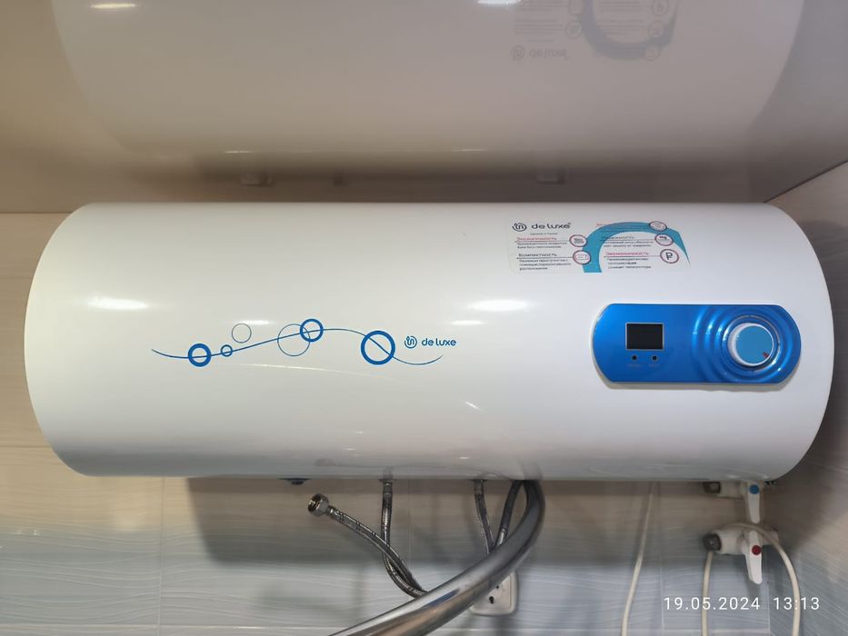 Продам водонагреватель De Luxe 60л