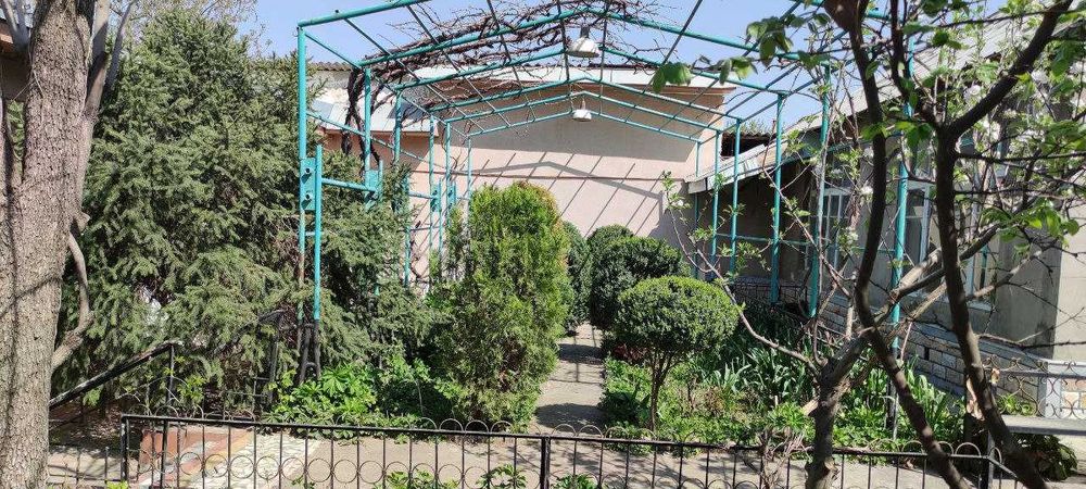 Участок 8 соток в центре.