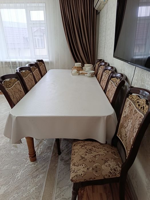 Стол и стулья б/у