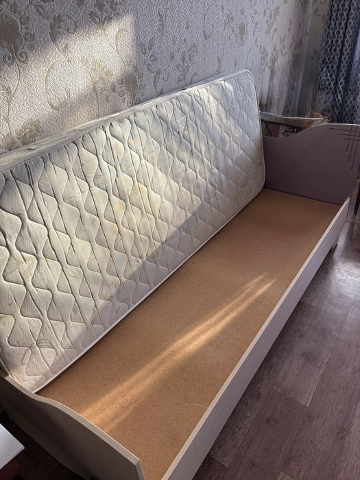 Продам кровать б/у в хорошем состоянии