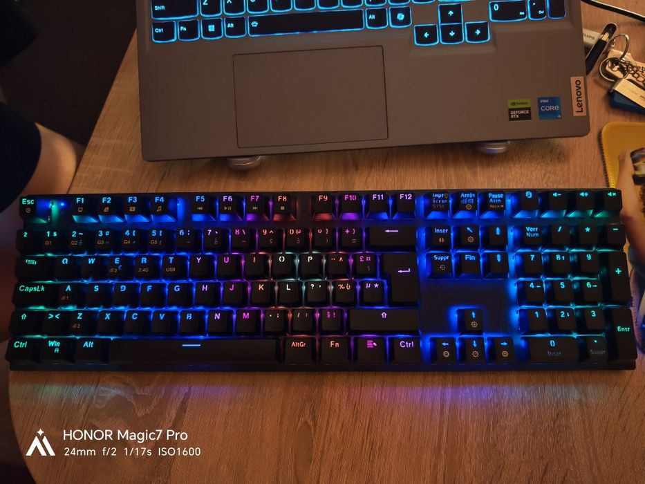 Безжична геймърска RGB клавиатура kovar