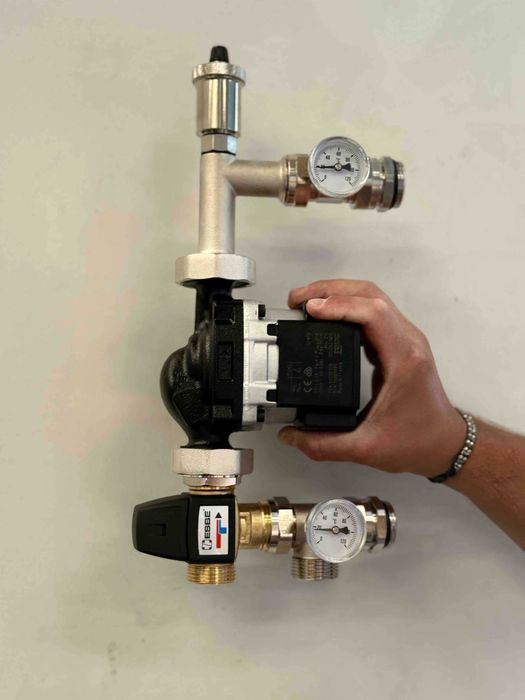 Фул сет: обезвъздушител GIACO 1/2, трипътен вентил + ел.помпа GRUNDFOS