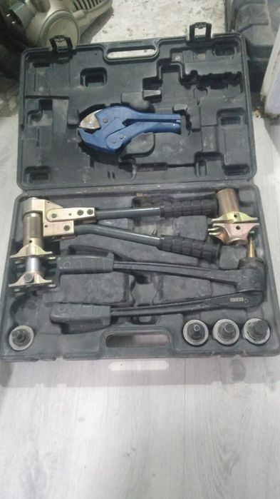 Продам аксиальный пресс клещ REHAU