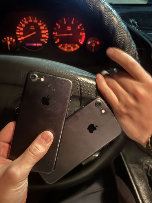 Продам два айфон 7 по цене одной