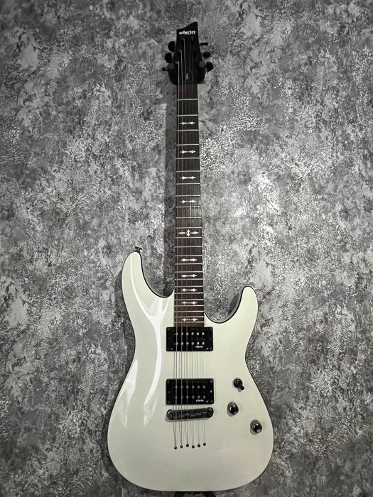 Продам электрогитару Schecter