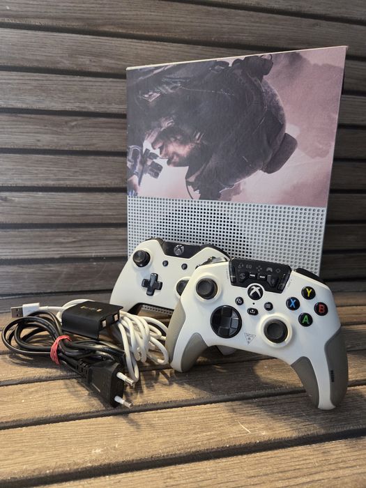 Consola gaming Microsoft xBox One S 500GB 2 Controllere