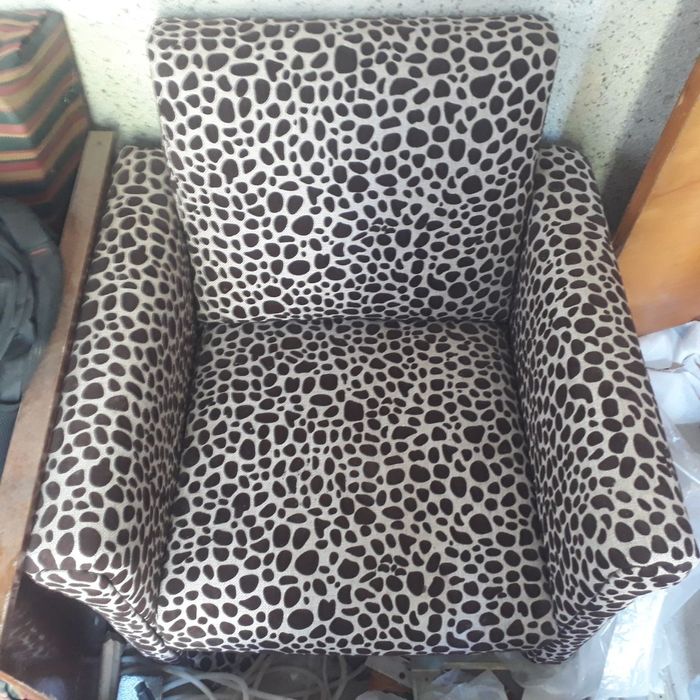 Divan va kreslolar sotiladi