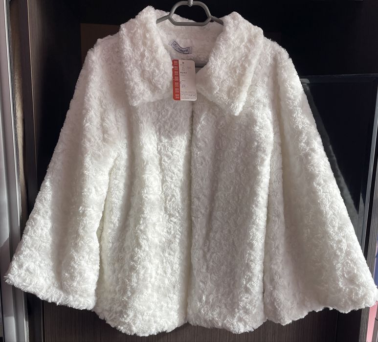 Бяло нежно палто с косъм Magnao