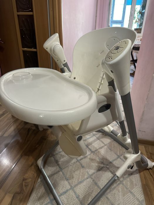 Стульчик для кормления с качелями