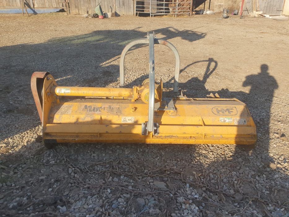 Tocator resturi vegetale.