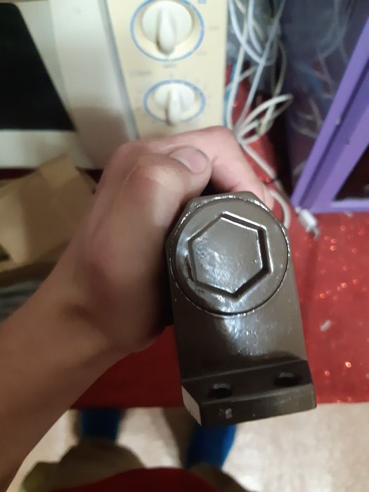 Продам  новый дверной доводчики